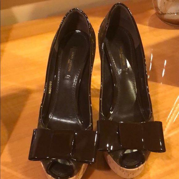 Shoes - Picture 1 of 4
